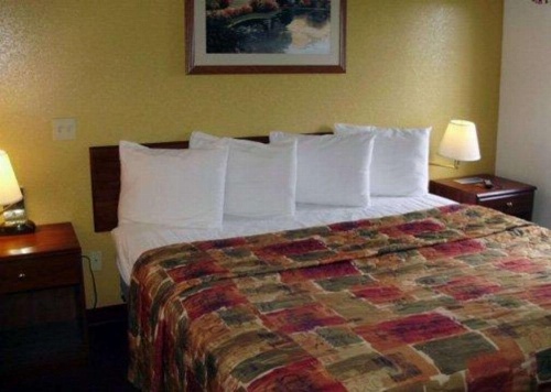 Rodeway Inn Salina image 1